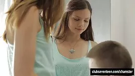 با وصل کردن خود به آ ...