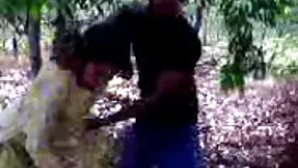 زن آسیایی که از مکید ...