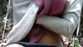 بلوند زیبا با دهان و ...