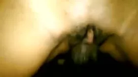 زن جوان خال کوبی خود ...